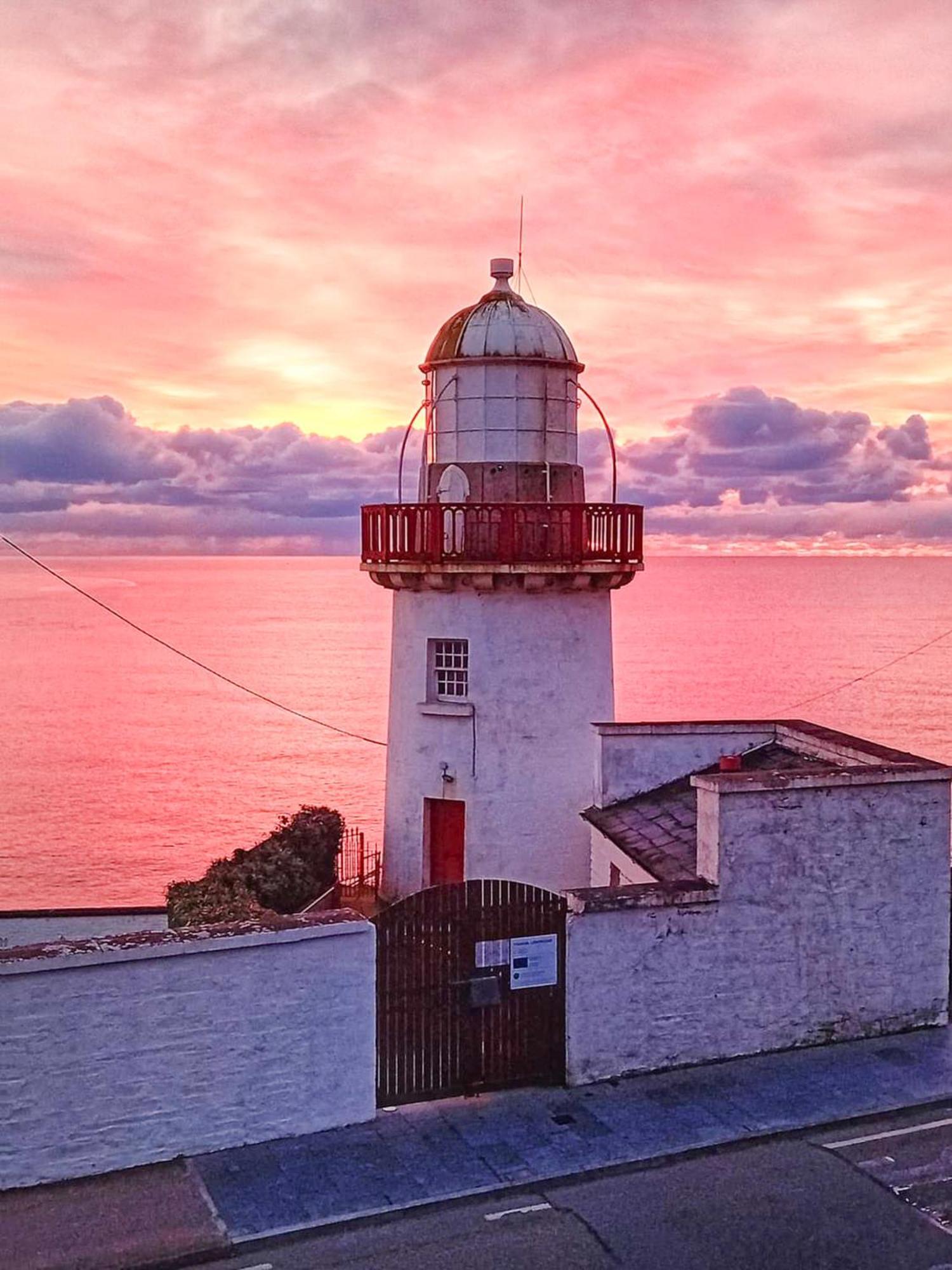 Sea Whispers - My Charming Costal Retreat In Youghal Kültér fotó