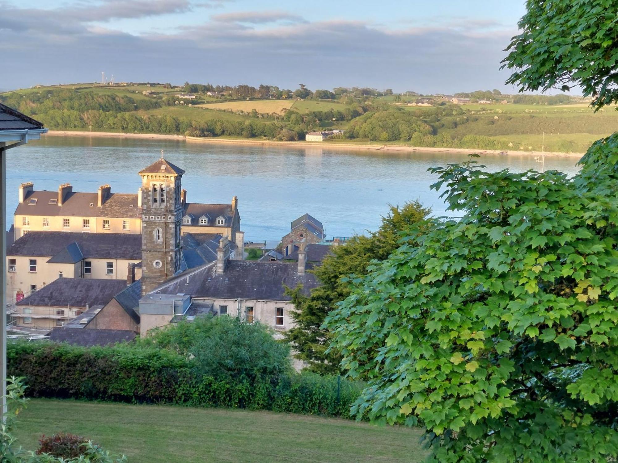 Sea Whispers - My Charming Costal Retreat In Youghal Kültér fotó