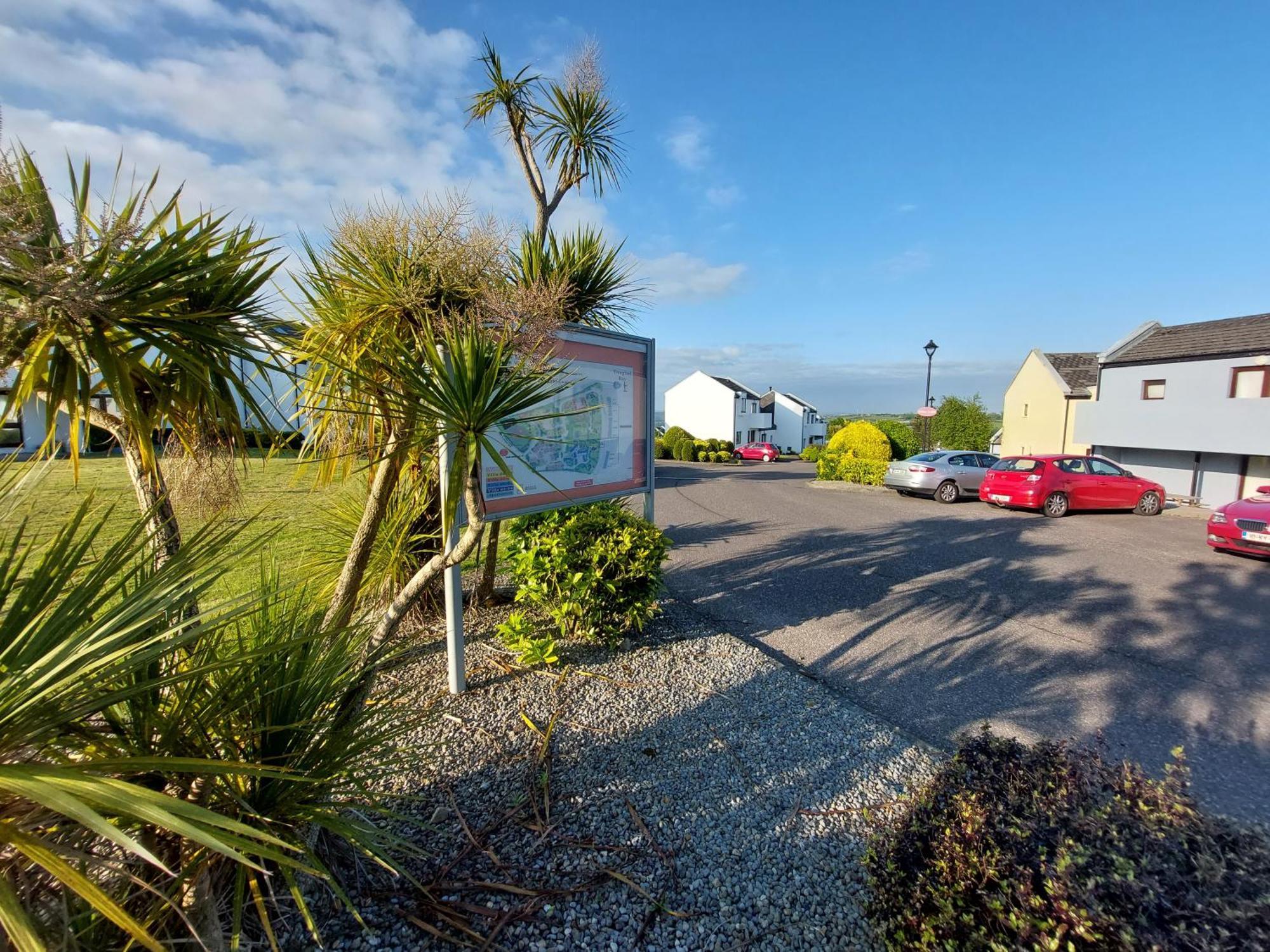Sea Whispers - My Charming Costal Retreat In Youghal Kültér fotó