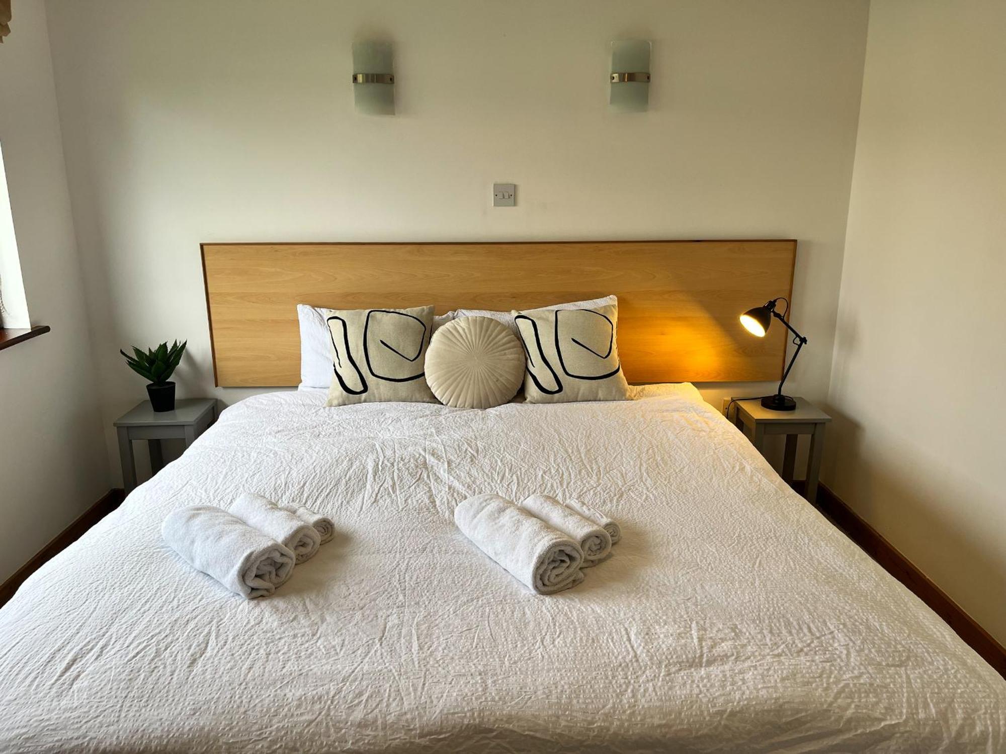 Sea Whispers - My Charming Costal Retreat In Youghal Kültér fotó