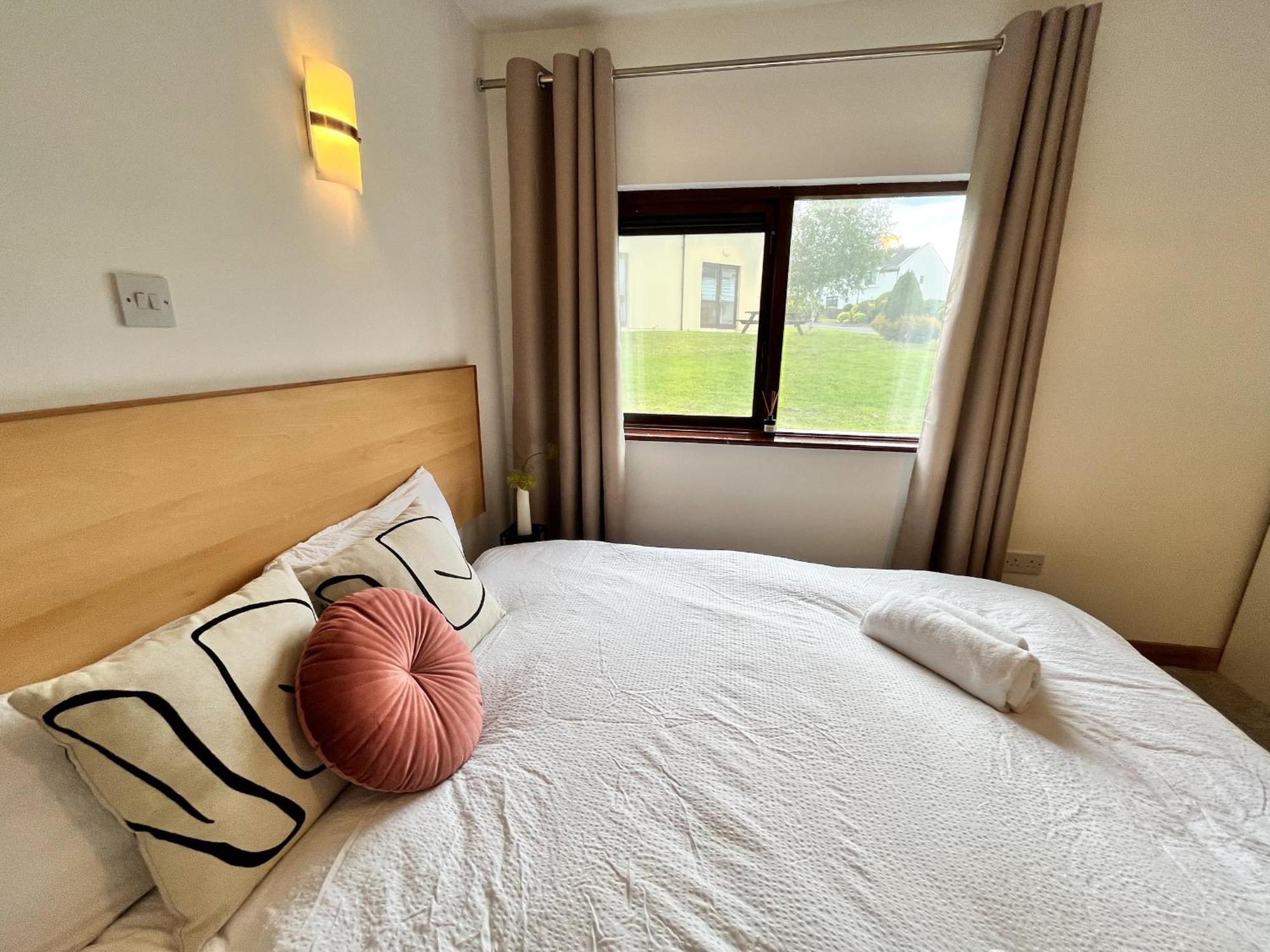 Sea Whispers - My Charming Costal Retreat In Youghal Kültér fotó