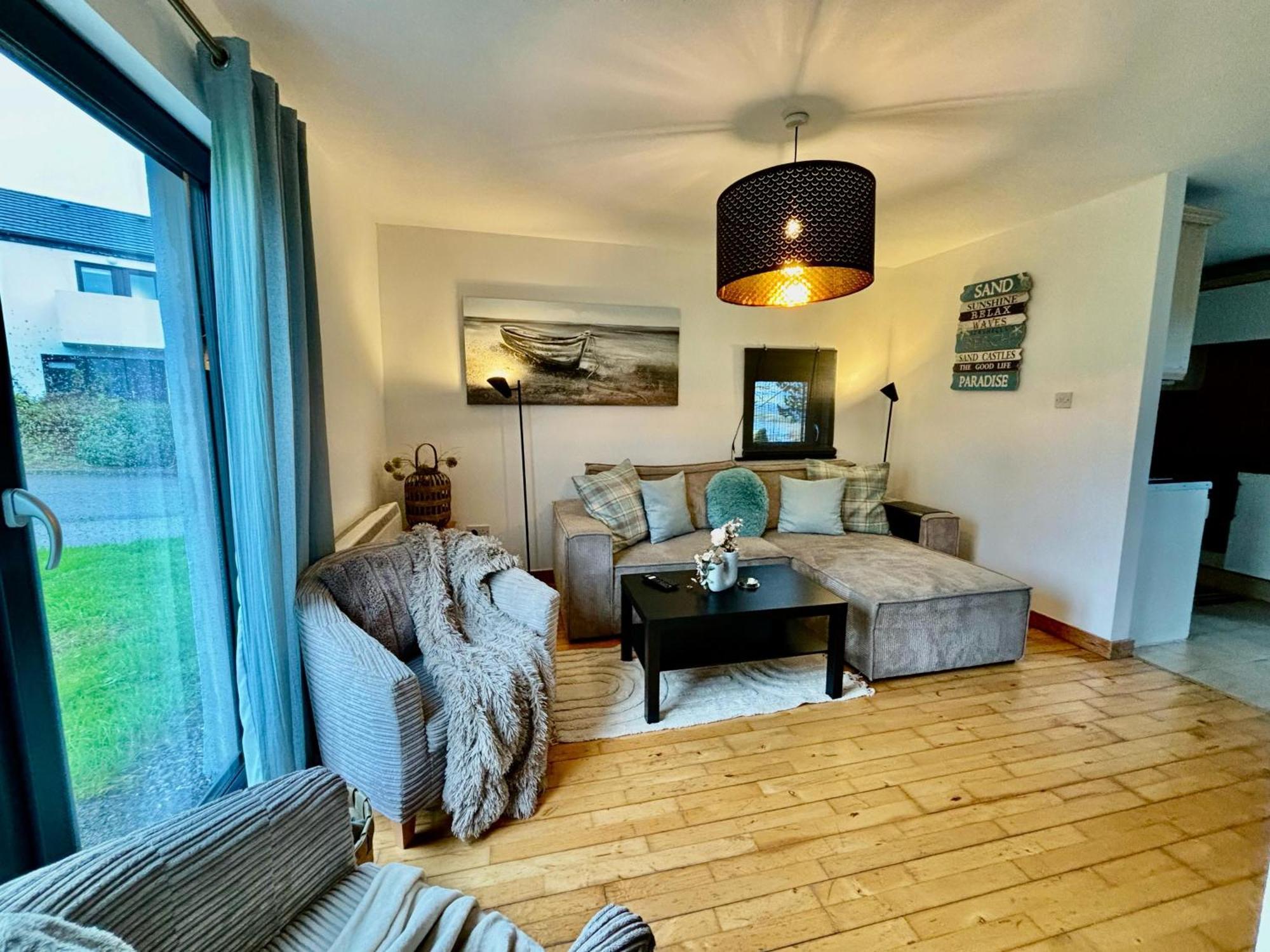 Sea Whispers - My Charming Costal Retreat In Youghal Kültér fotó