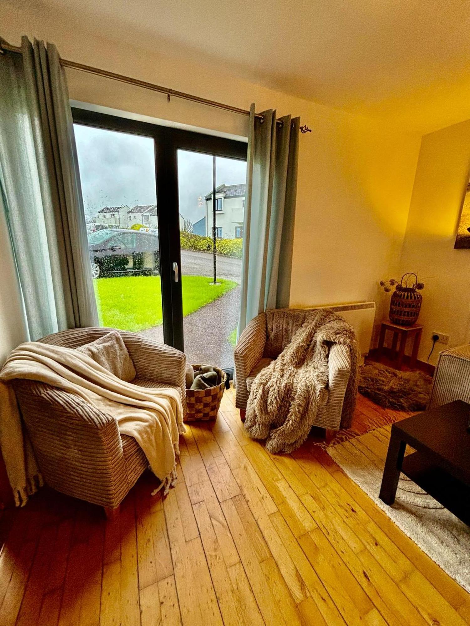 Sea Whispers - My Charming Costal Retreat In Youghal Kültér fotó